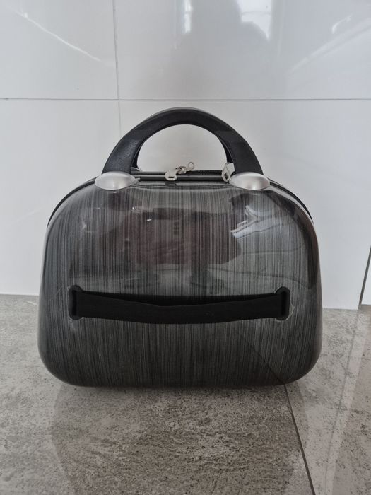 Kuferek Swiss stan bardzo dobry