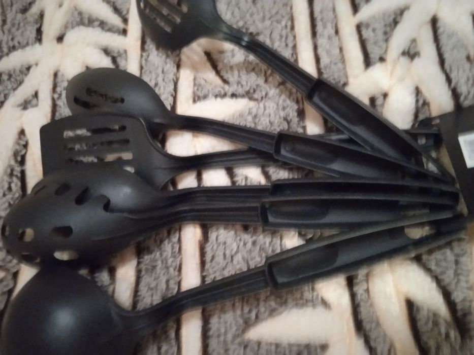 Продам недорого новий кухонний набір чорний 6 предметів