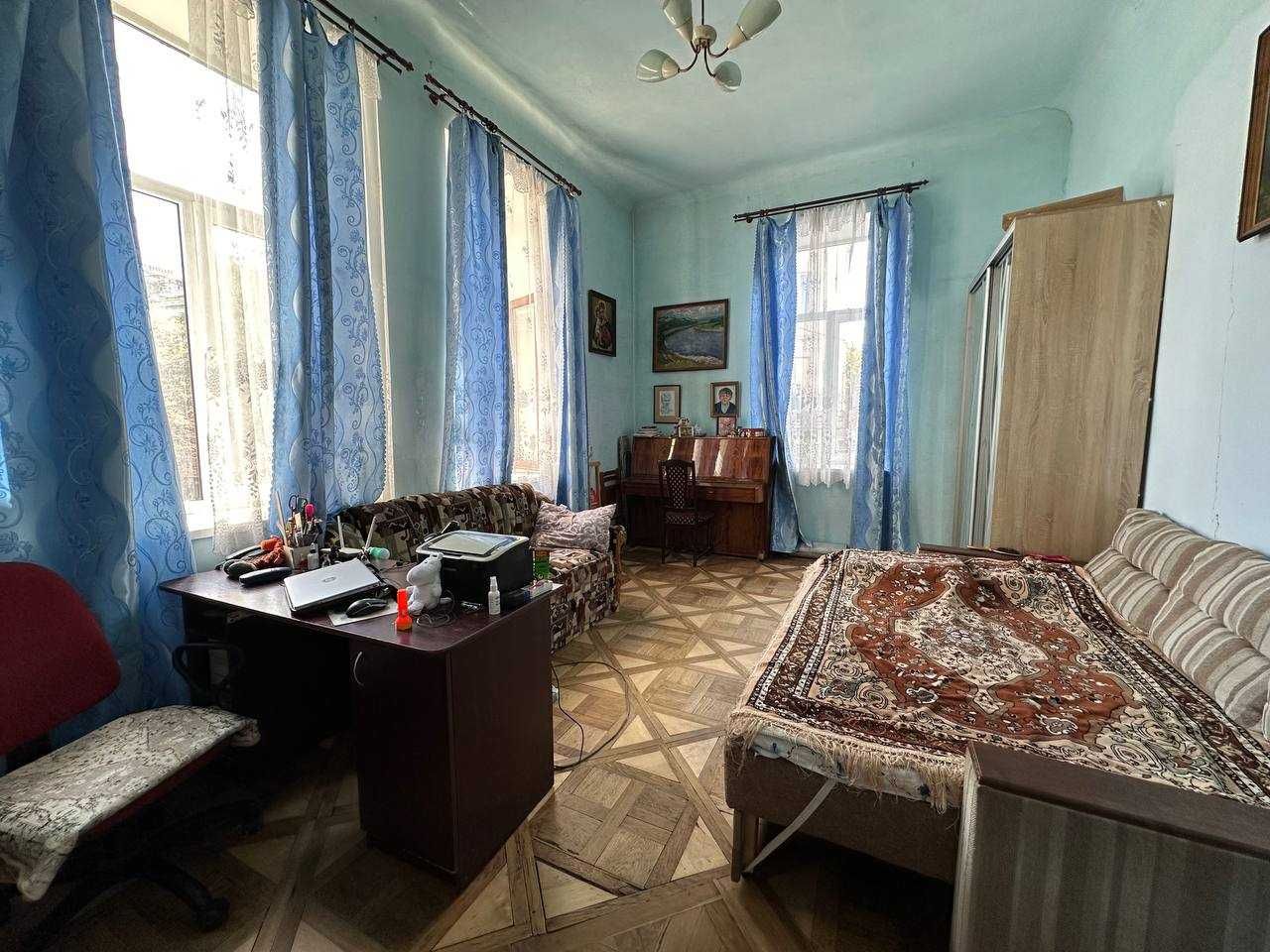 Продаж квартири в історичному центрі міста з можливістю під комерцію