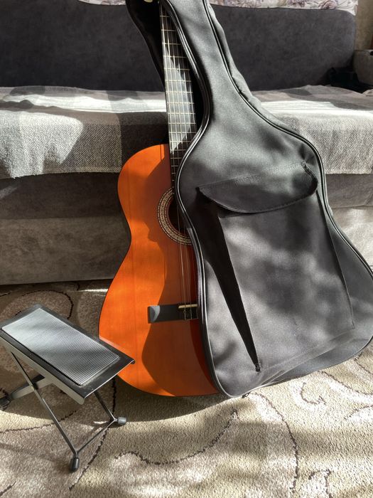 Класична гітара + чохол та підставка під ногу