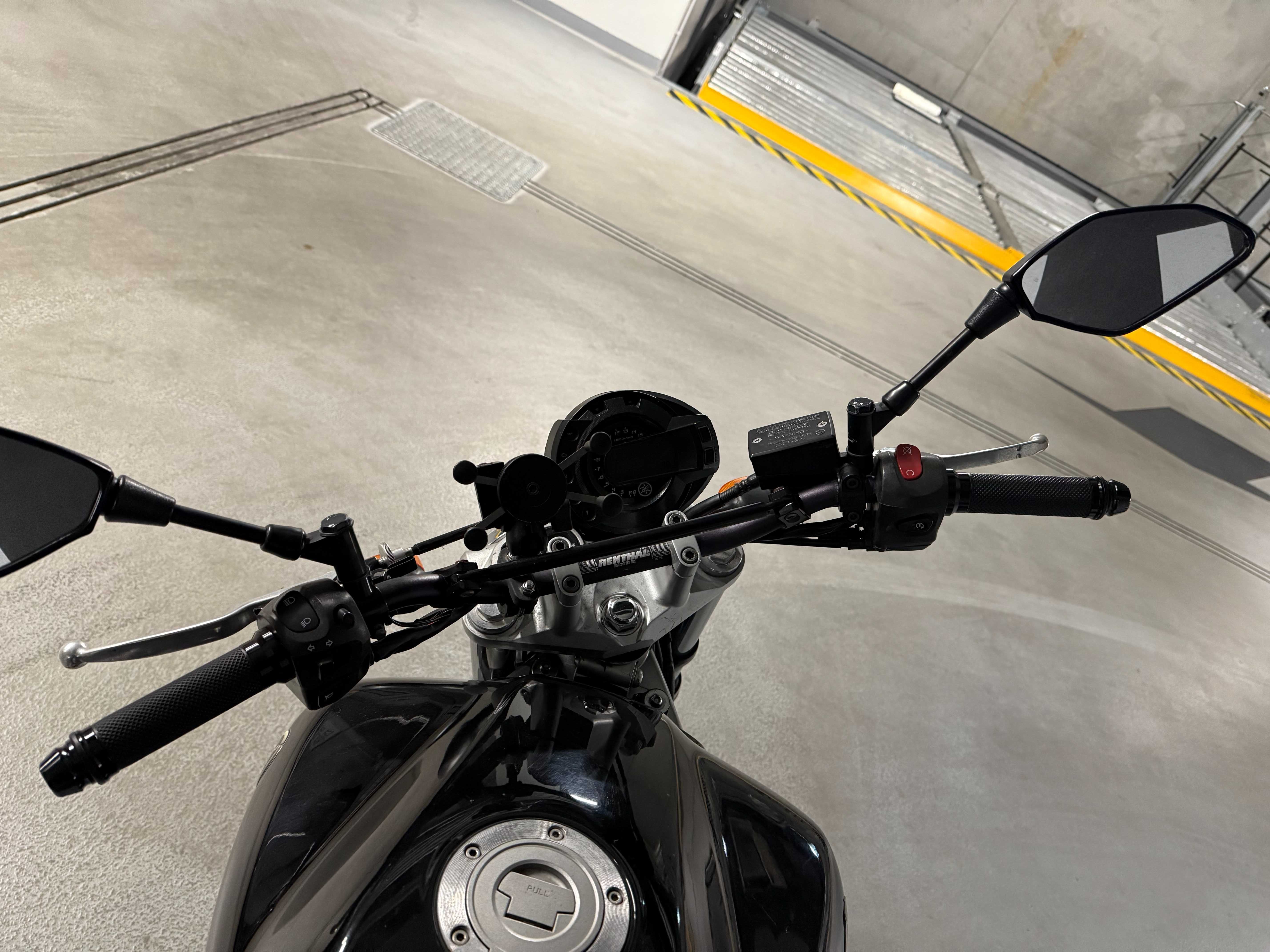 Motocykl Yamaha Naked FZ6N