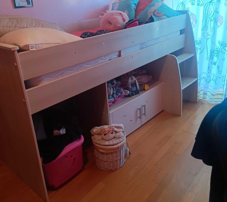 Cama e colchão tudo em bom estado