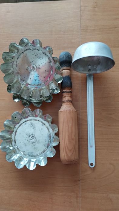 Форми металеві, ополоник алюмінієвий, макогін