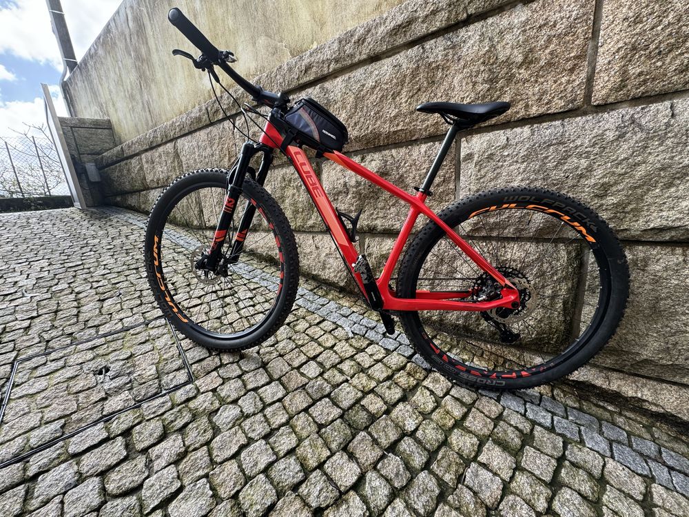 Bicicleta cube em carbono 29