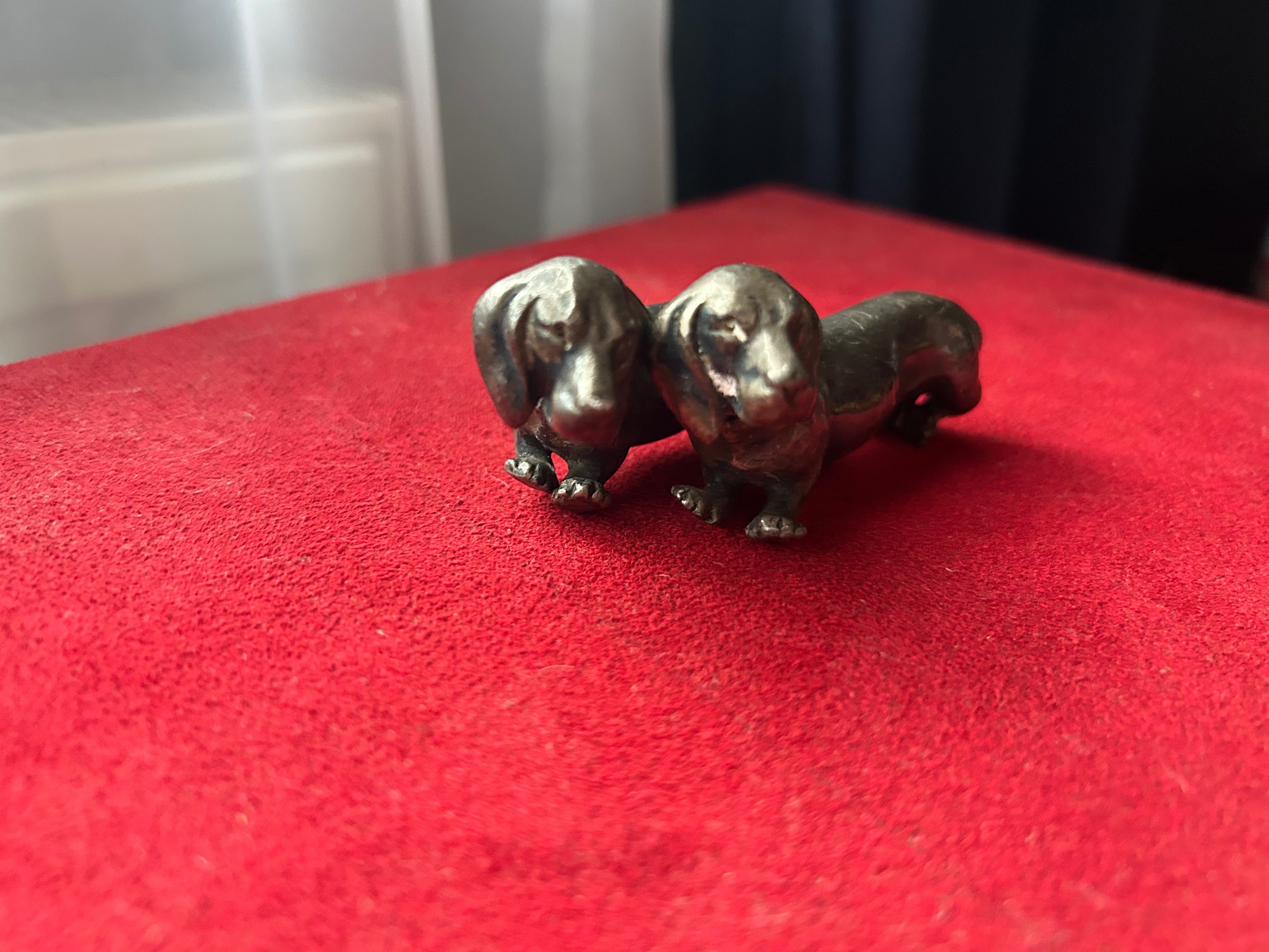 Dwa metalowe pieski figurki PRL 7 cm