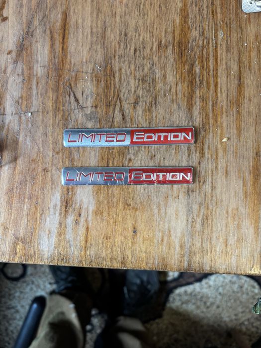 Шильдик, емблема на авто