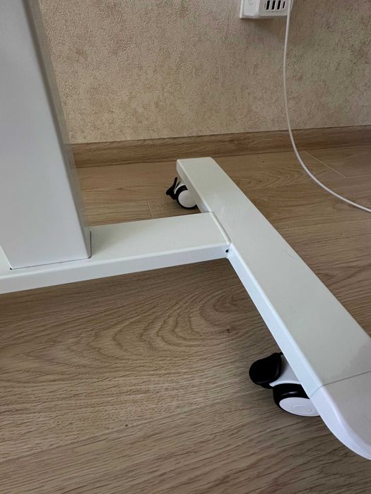 AOKE MobileDesk — мобільний стіл з пневматичним регулюванням висоти