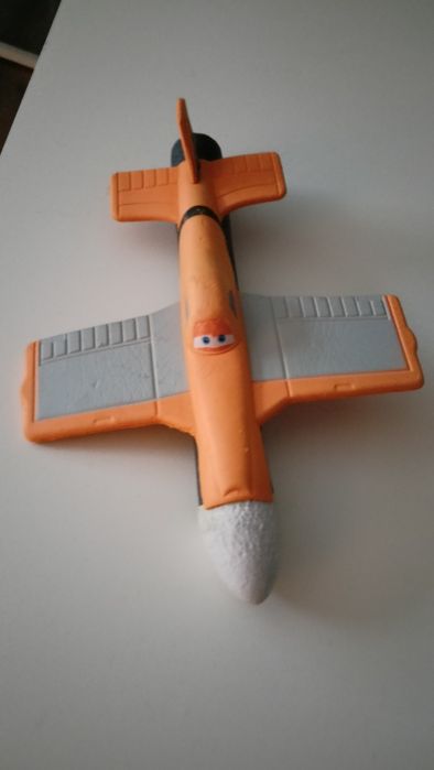 Samolot dusty do rzucania z pianki
