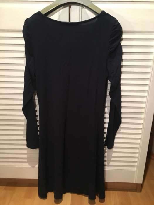 Granatowa sukienka S do kolan prosta cocomore długi rękaw