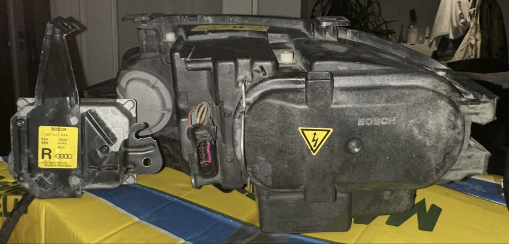 Farol Xénon Audi TT  Direito BOSCH (Completo Imaculado]