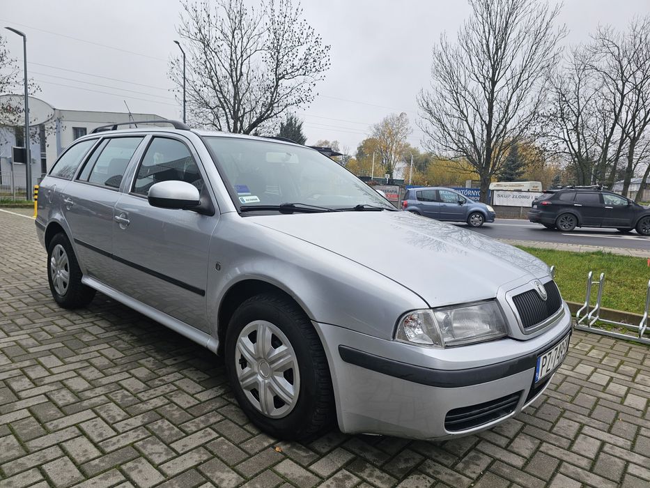 Skoda Octavia TOUR PREMIA 1.9 TDI 105KM Combi Hak 2010r