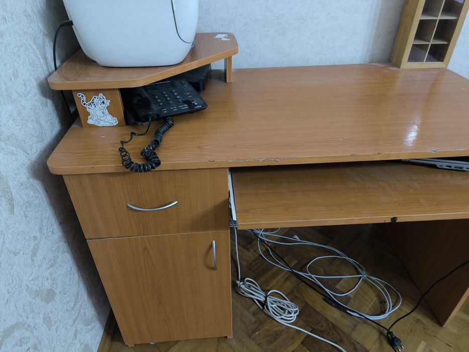 Szafka pod telewizor z witryną i biurko