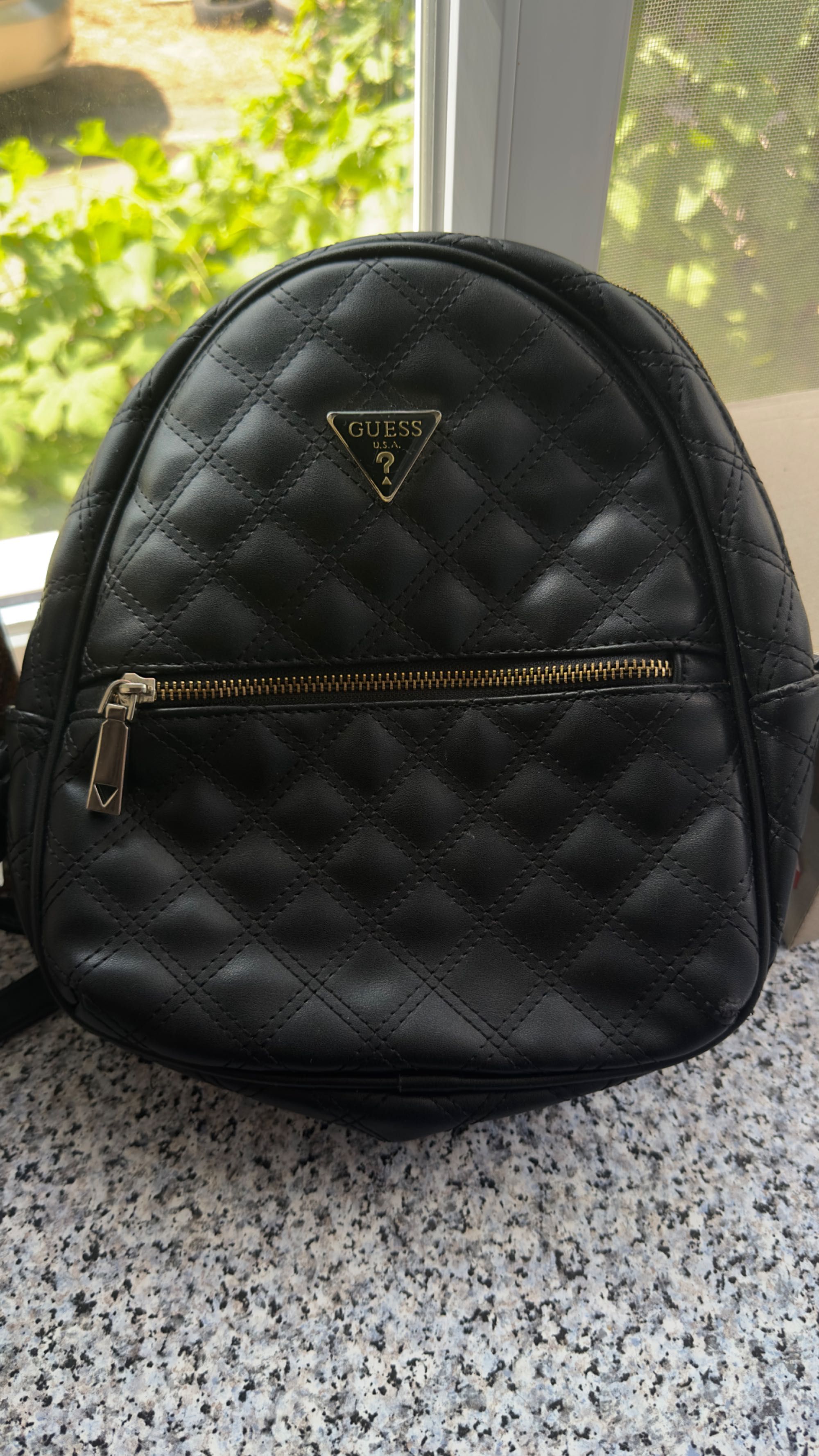 Рюкзак чорний Guess