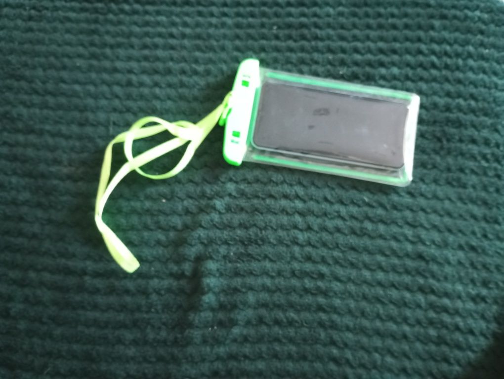 Etui wodoodporne na telefon