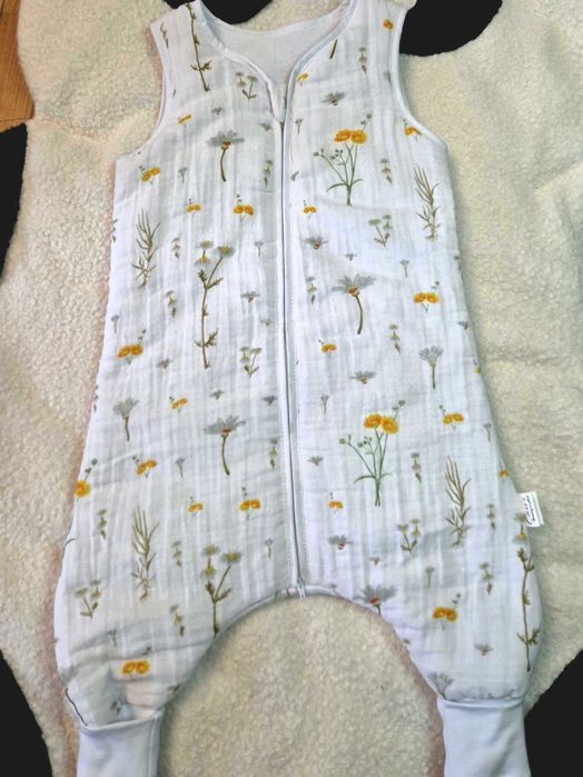 MUŚLINOWY Śpiworek z nogawkami wywijane skarpety