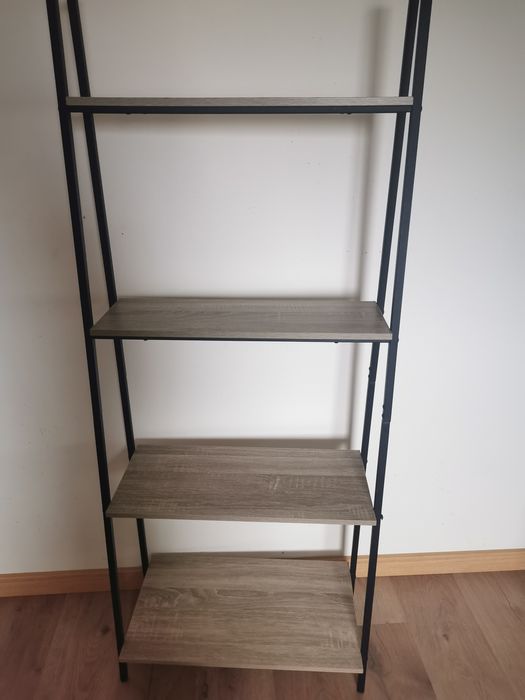 Estante em ótimo estado