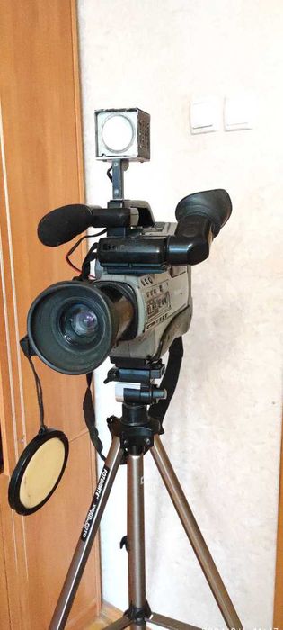 Продам видеокамеры Panasonic M40 и Panasonic M455