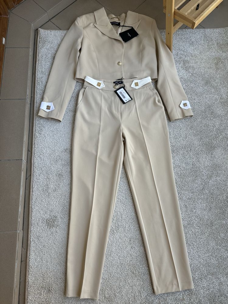 Garnitur beżowy elegancki Balmain