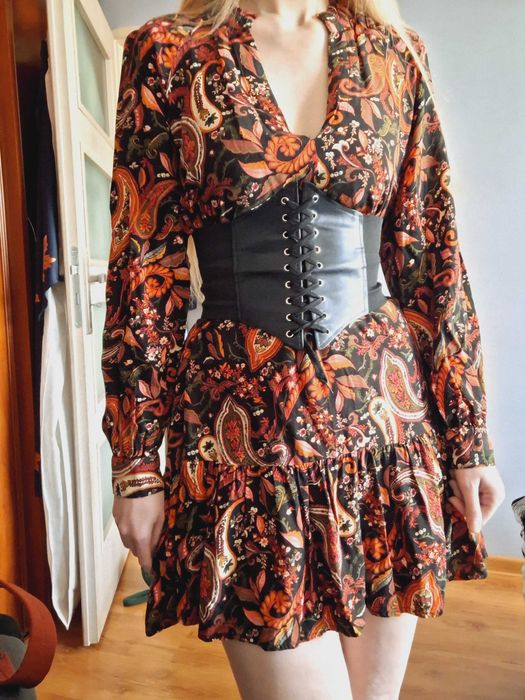 Wzorzysta mini sukienka