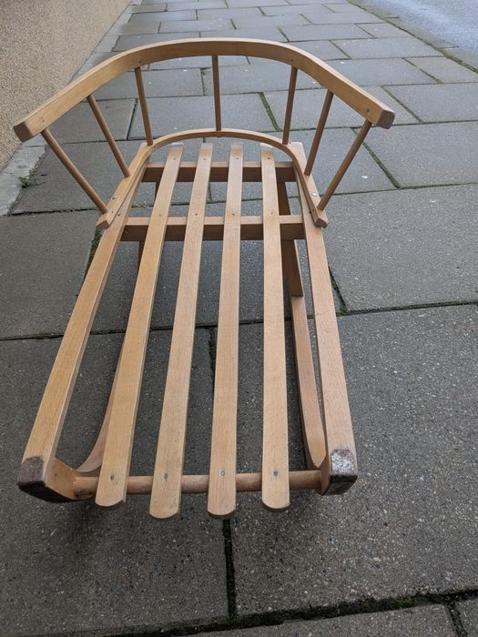 Sanki drewniane z oparciem