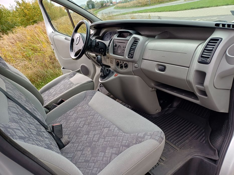 SUPER STAN!!Opel Vivaro 2.5d.KLIMA, ALUSY.Silny,Sprawny i Zadbany.HAK.