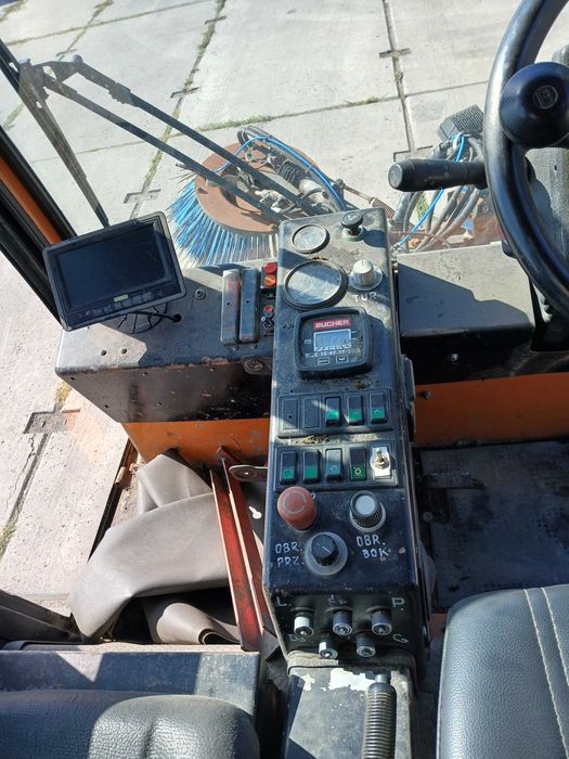 Zamiatarka drogowa Bucher CC-2000