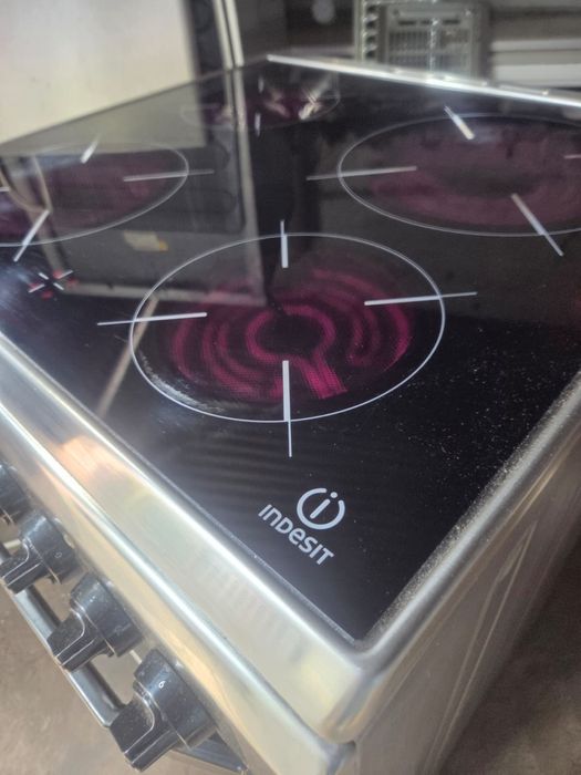Fogão Indesit  em inox