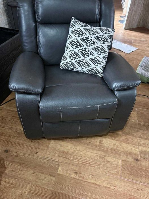 2 Poltronas e 1 sofá de 3 lugares elétrico