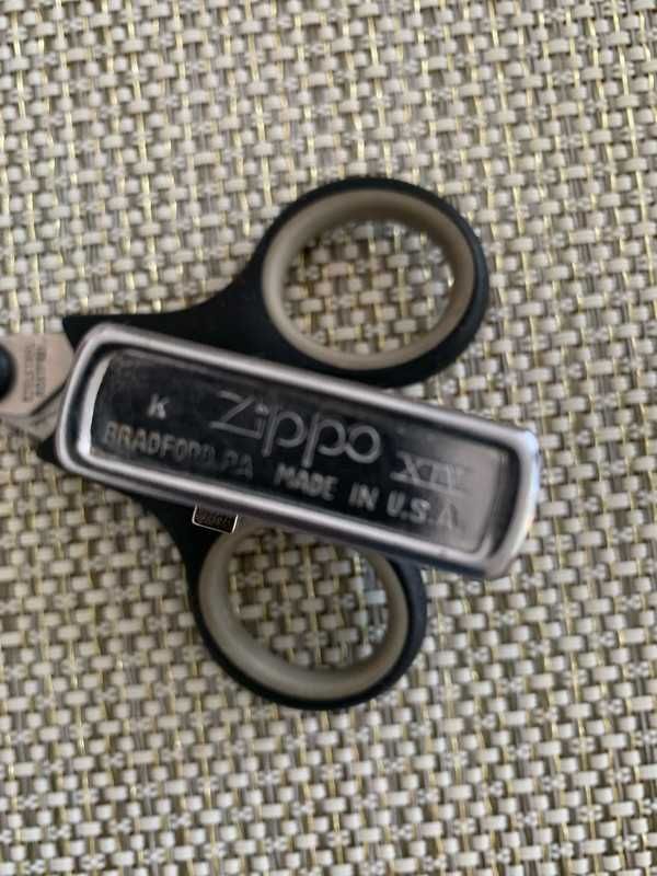 Oryginalna zapalniczka Zippo z 1998 r. + skórzane etui