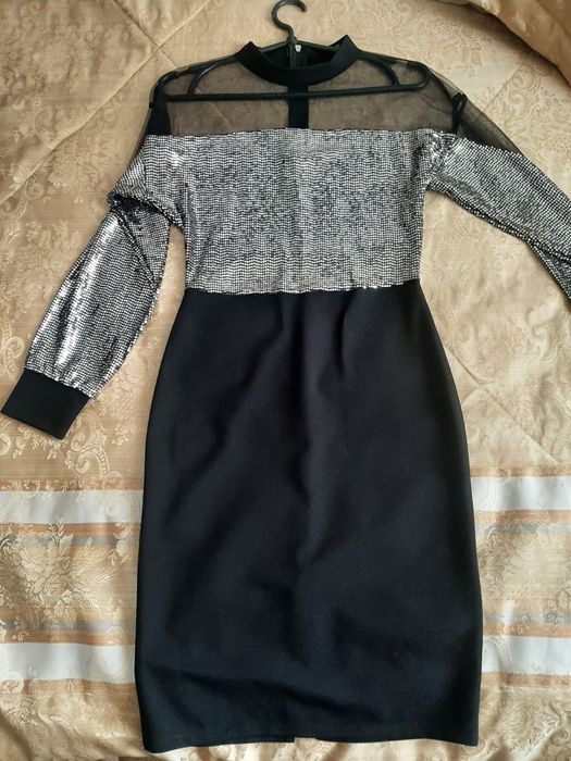 Чорне плаття в паєтках