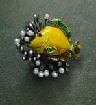 Alfinete / Broche / Pregadeira Peixe Amarelo c/ Perolas NOVO