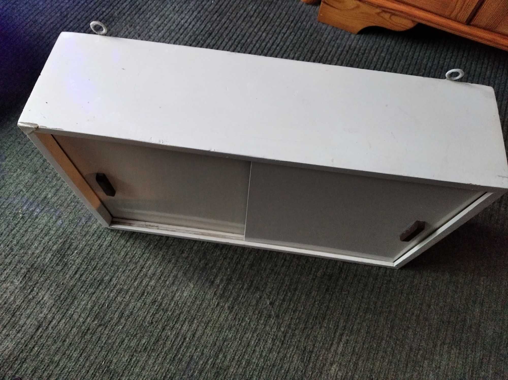 Stara wisząca szafka łazienkowa apteczka PRL vintage retro zabytek