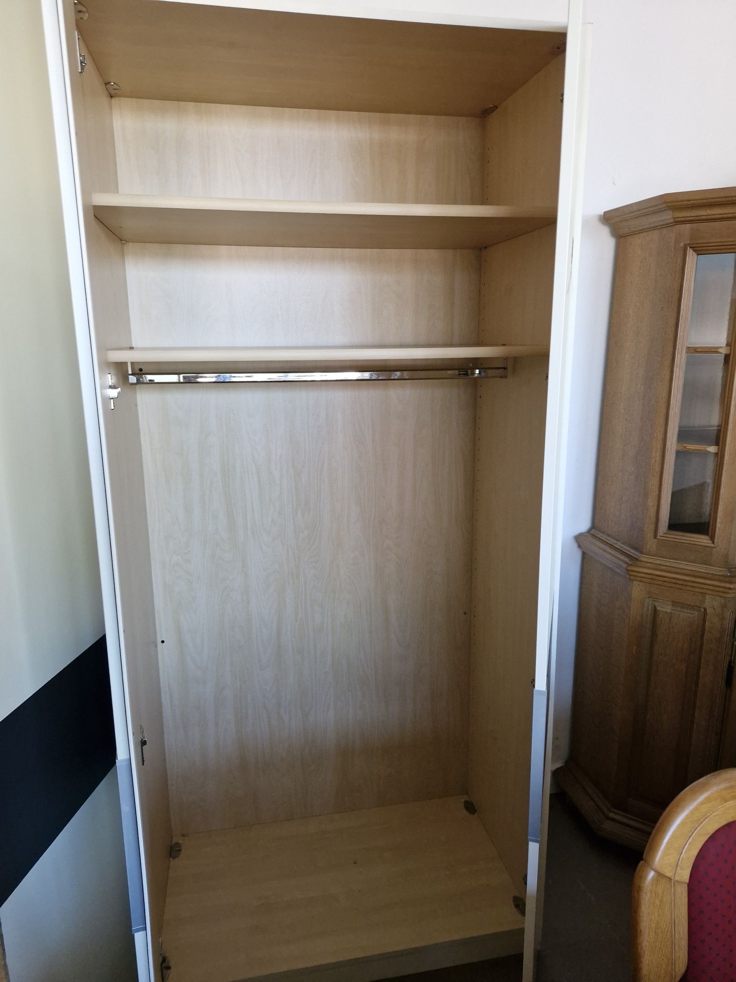 Szafa 6-drzwiowa biała półki drążki dł. 3 m wys. 222 cm stan bdb