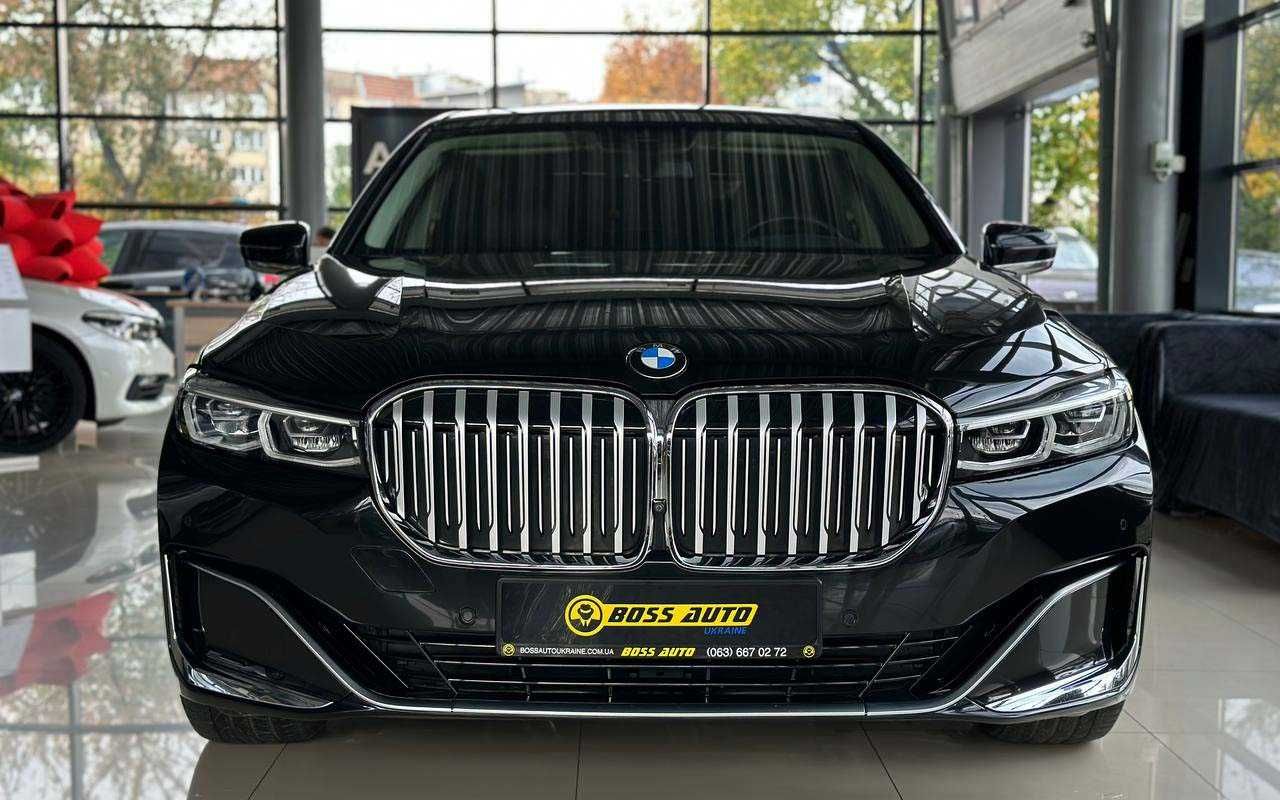 BMW 745 2019 року