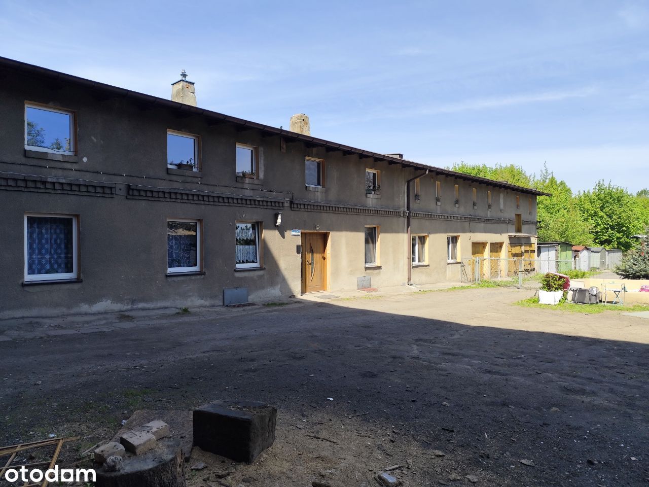 Budynek 200 m2, 25 garaży, działka 1074 m2 - BYTOM