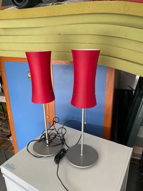 Cadeeiros com pé em aluminio em Vidro