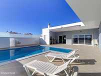 Moradia T2+2 Moderna com Piscina Privada e Acabamentos Premium - Ca...