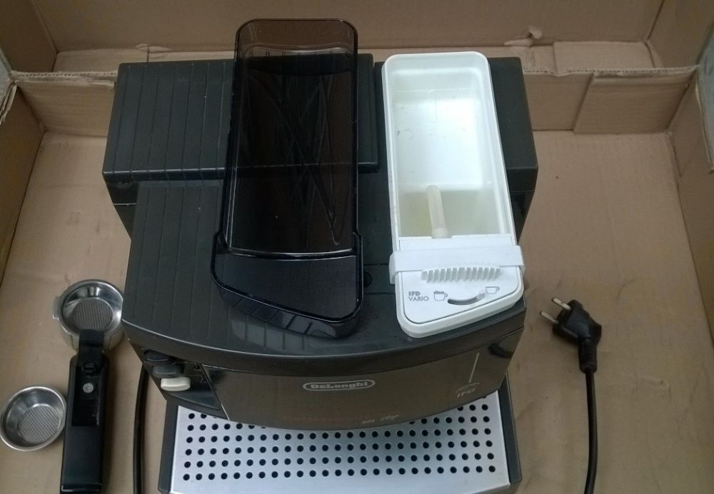 Ekspres ciśnieniowy do kawy DeLonghi