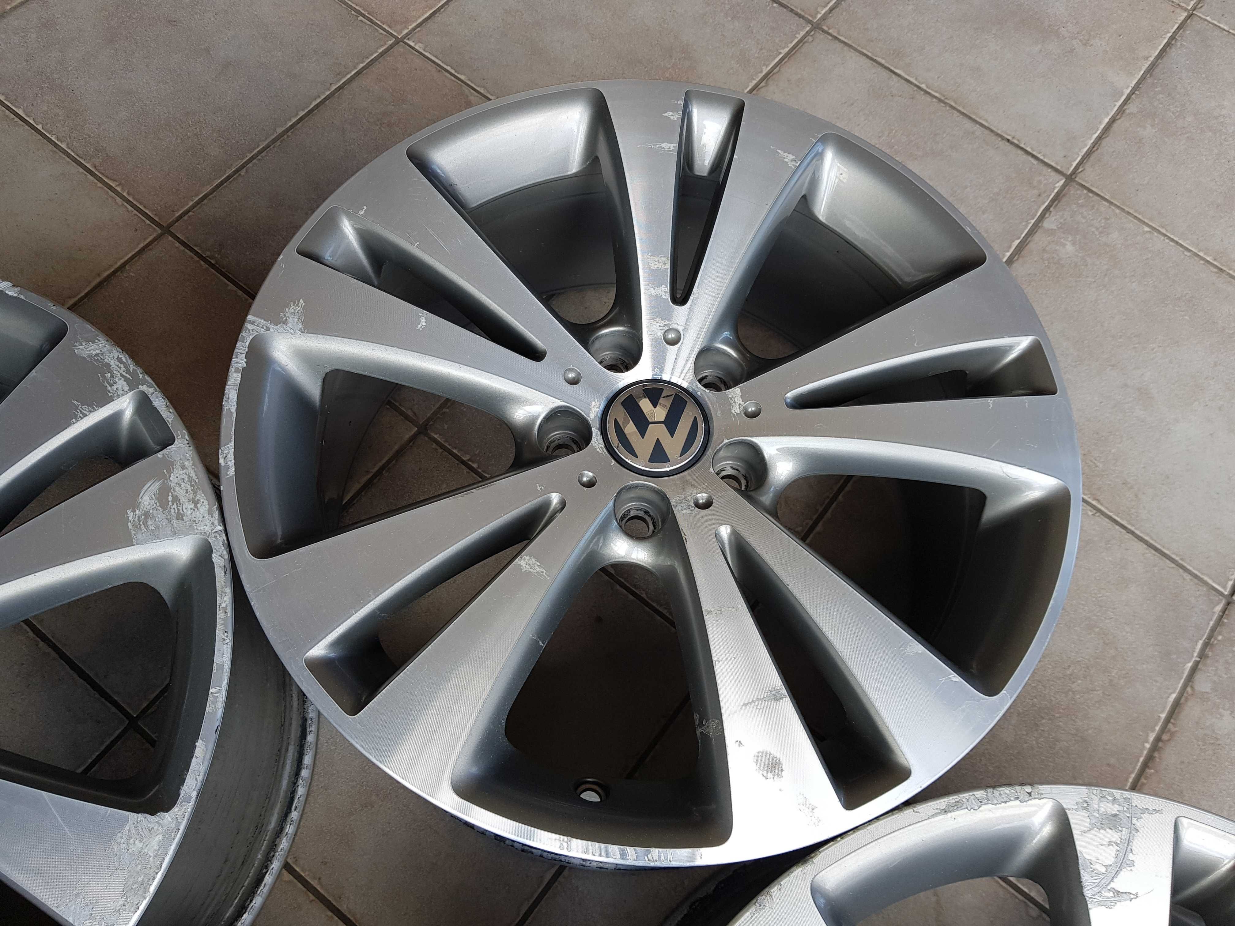 Felgi aluminiowe VW Passat B6 B7 CC Chicago 8x18 et44 5x112