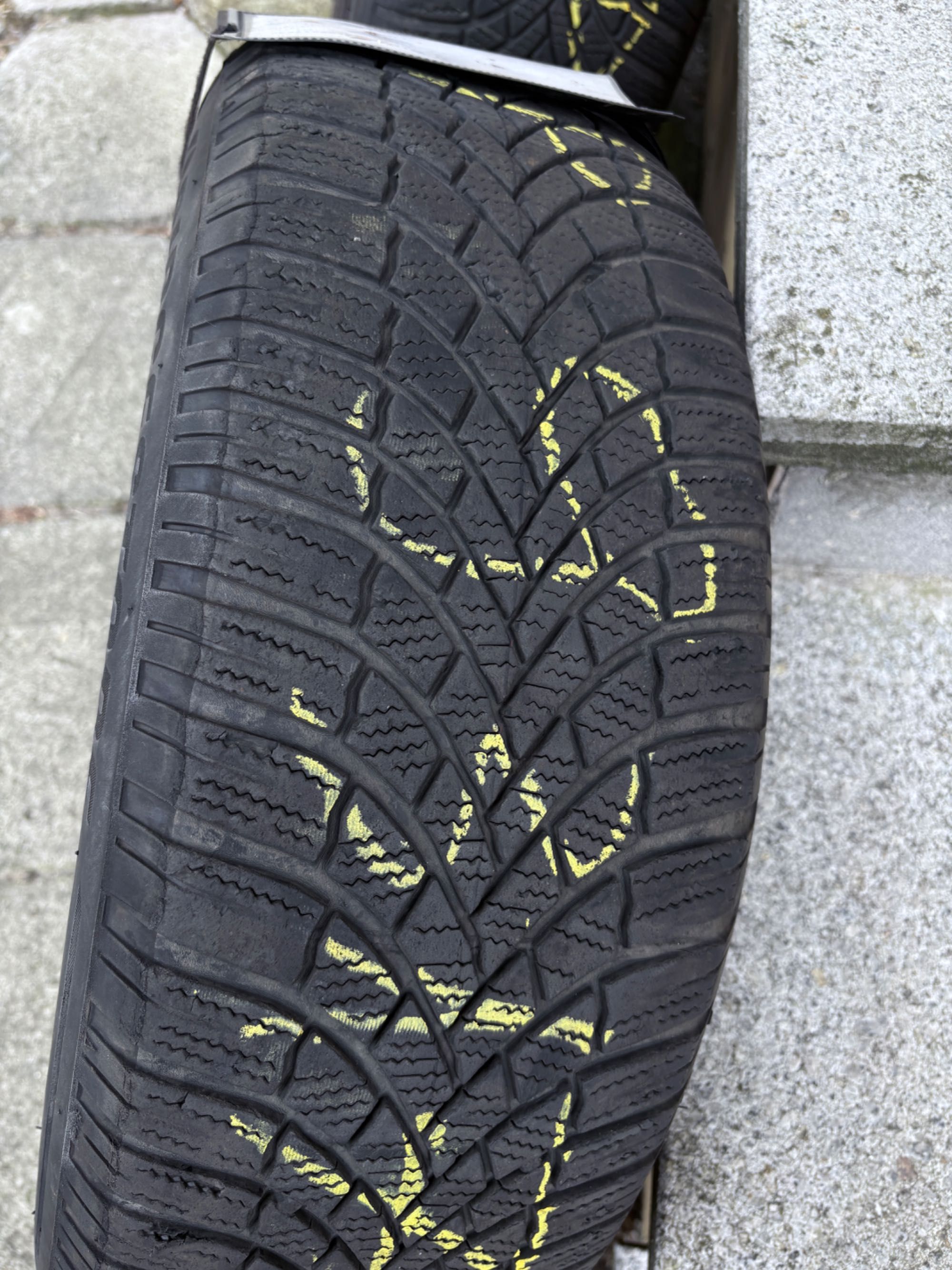 Opony Zimowe Bridgestone 205/60 R16 Blizzak LM005 + Felgi stalowe