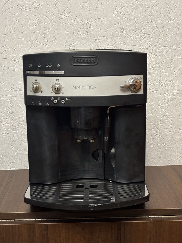Кавоварка Delonghi Magnifica esam 3000