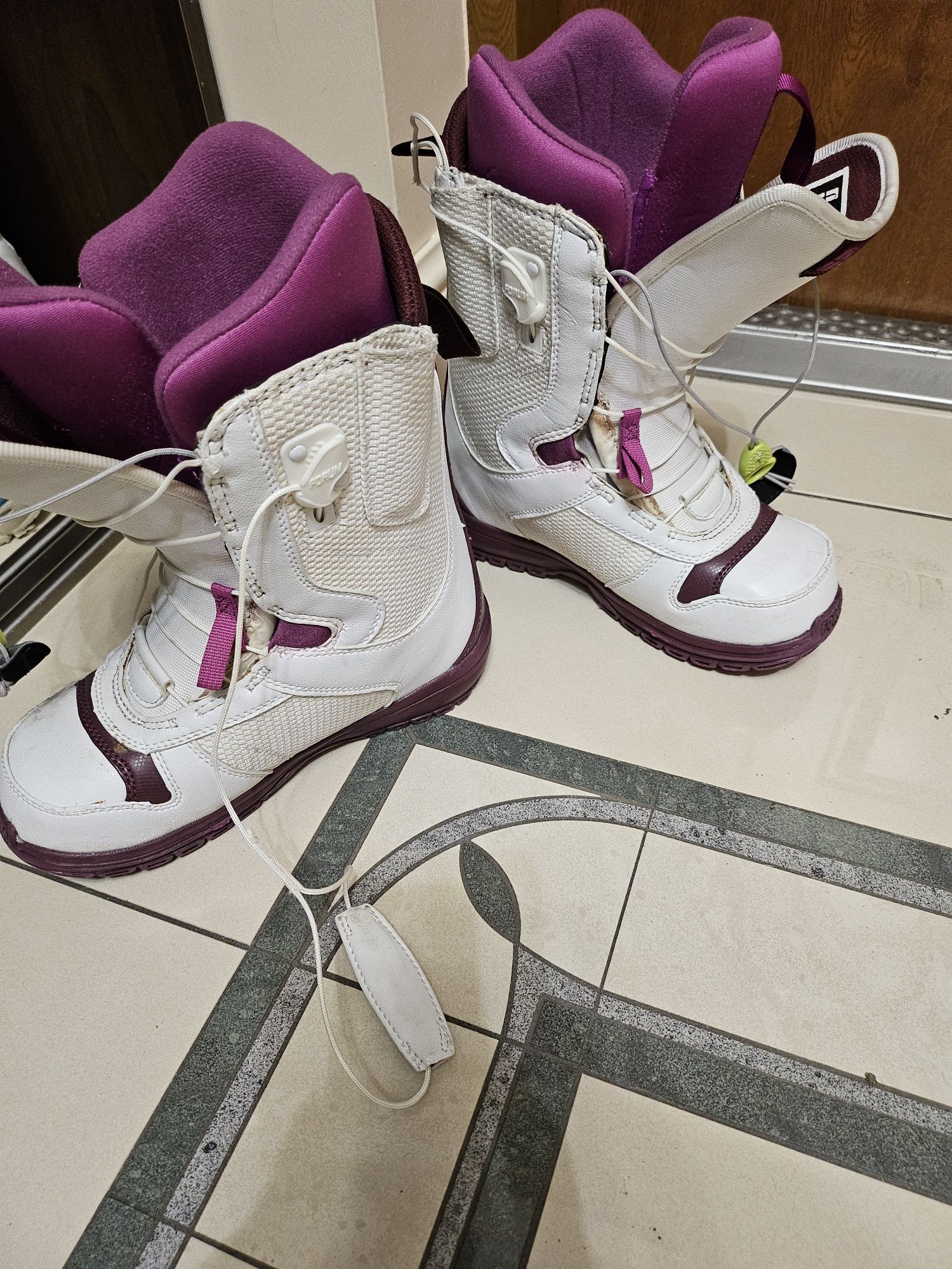 Buty snowboard dla dziecka rozmiar 35