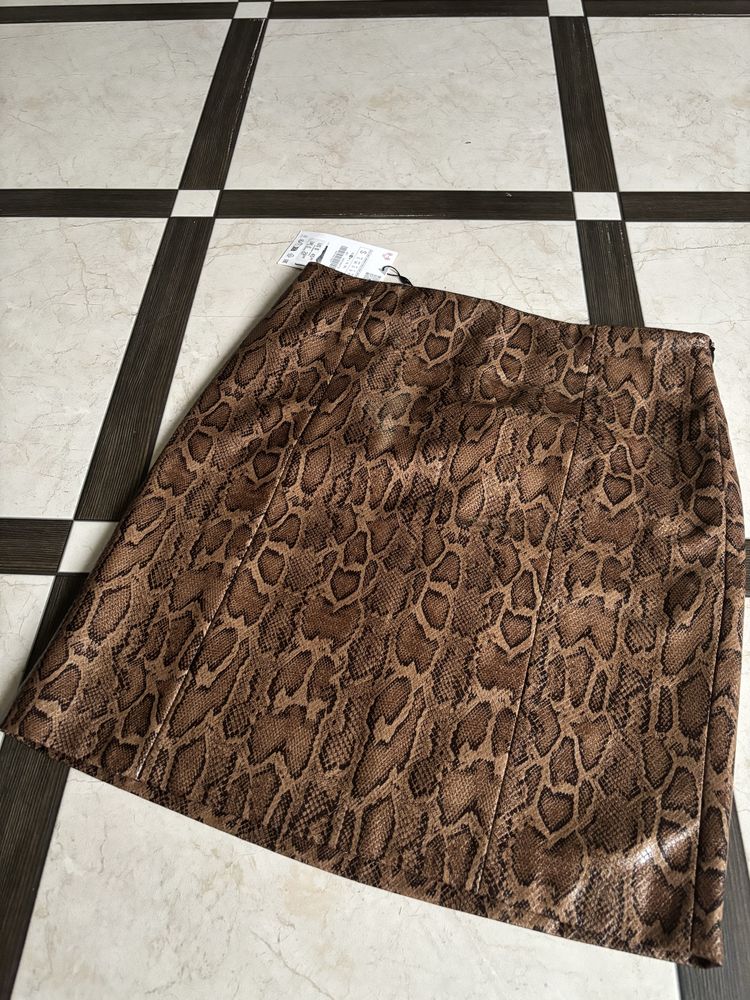 Спідниця zara з екошкіри, юбка