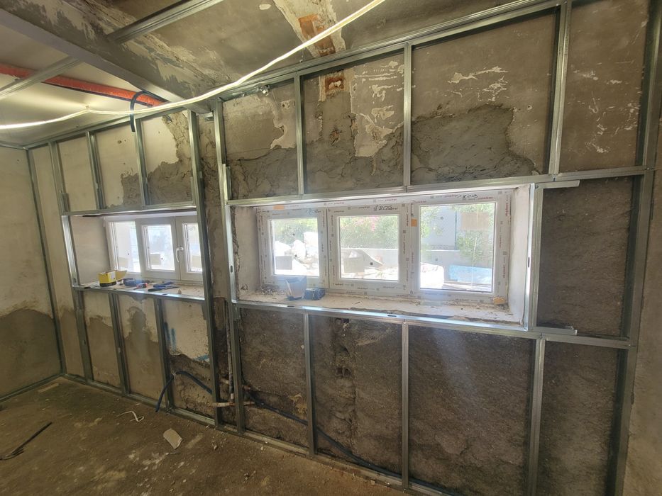 Faço pequeno  trabalho de pladur parte de barar pintura interna lixar