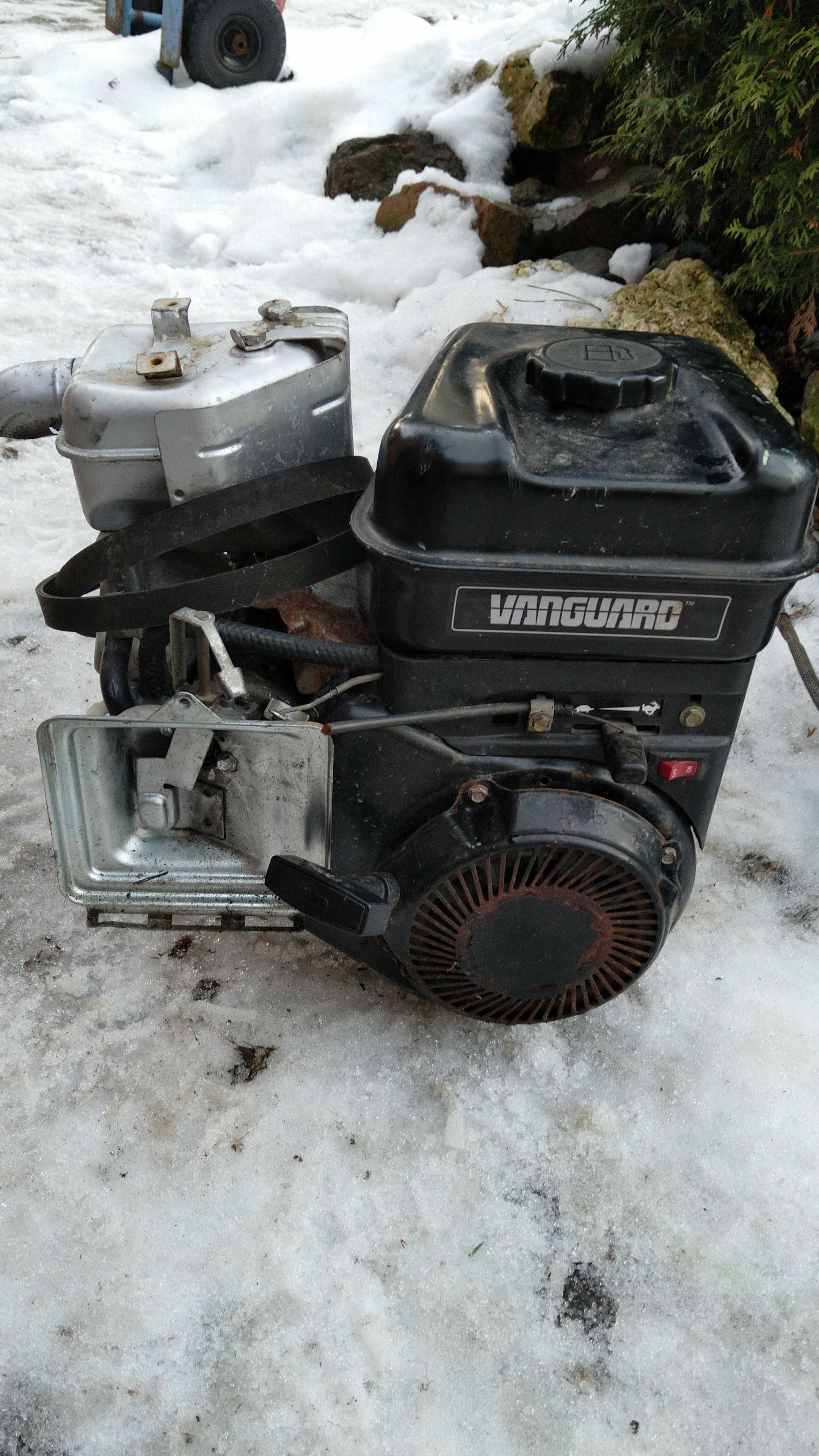 Silnik spalinowy VANGUARD Briggs & Stratton poziomy wał