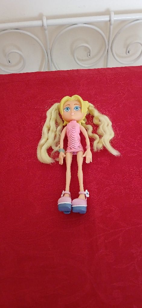 Boneca em ótimo estado