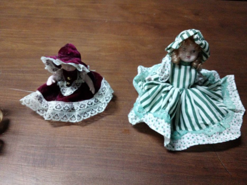 2 Bonecas de porcelana pequenas