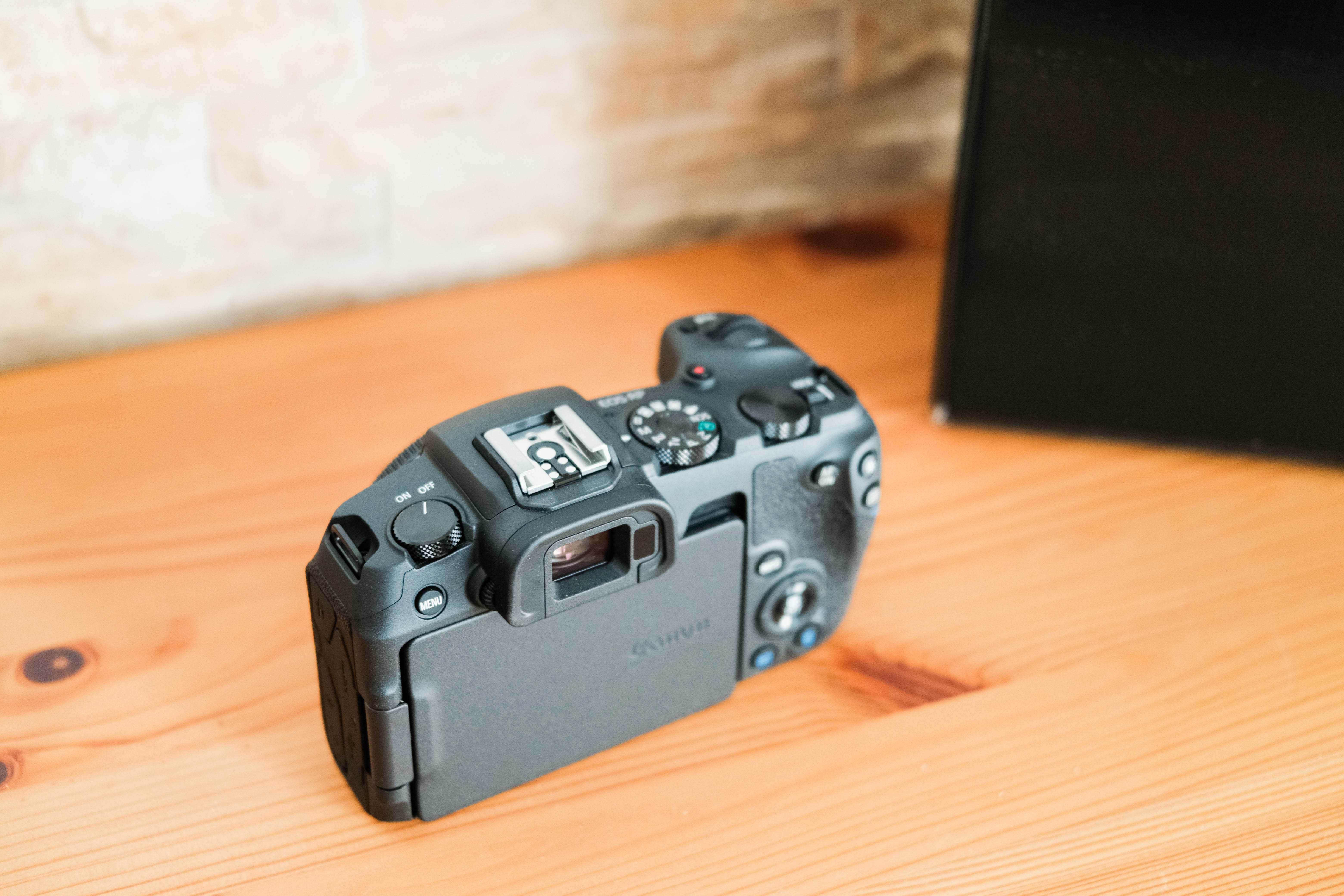 Canon RP Full Frame Mirrorless Nova c/Garantia