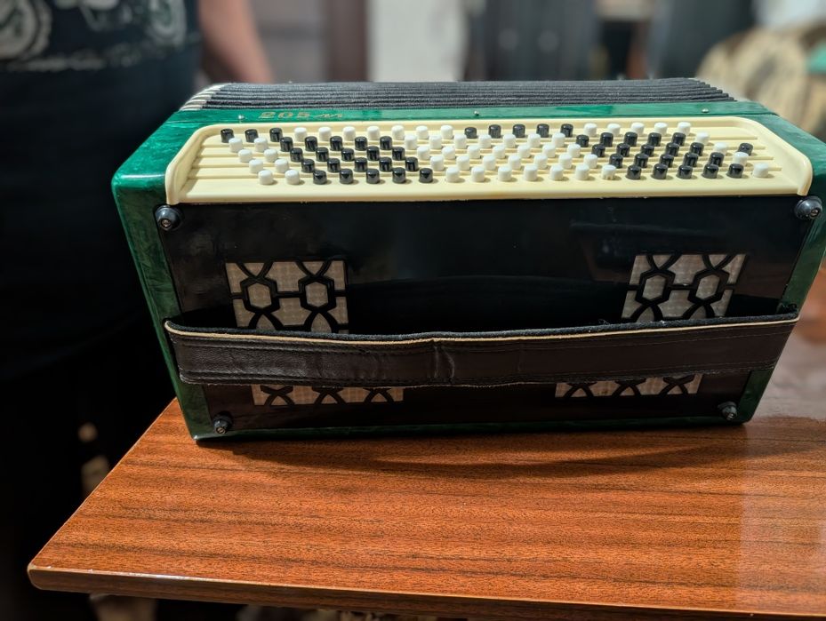 Баян Етюд 205м (в ідеальному стані, фактично новий)