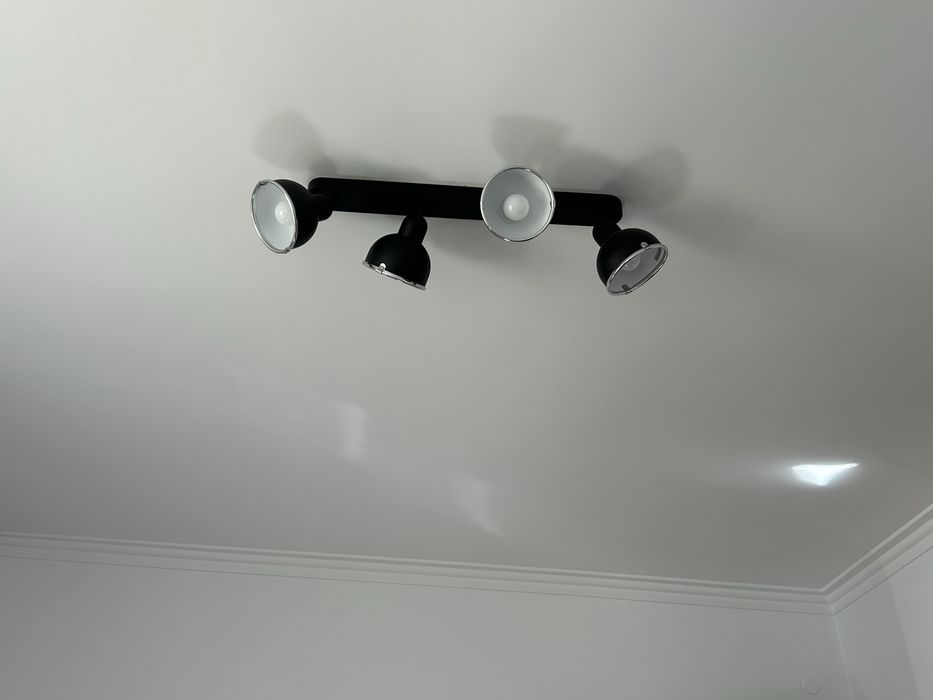 Spots de tecto como novo